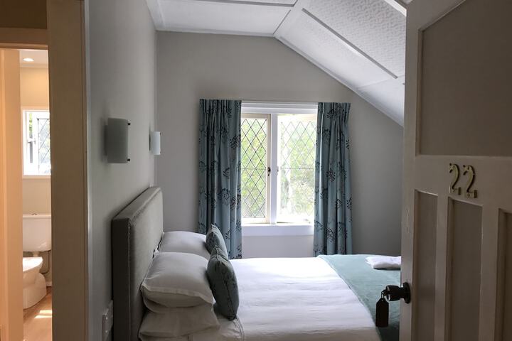 Room 3 of 32
