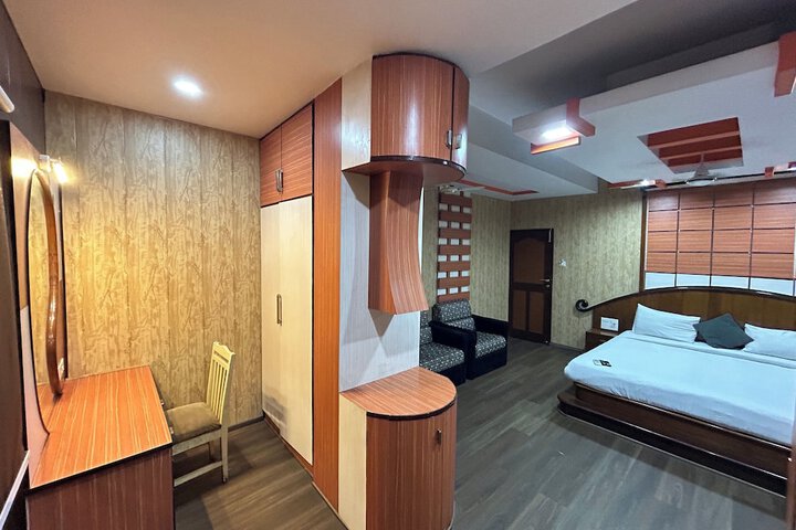 Room 3 of 16