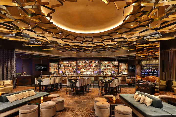 Lounge 147 of 159