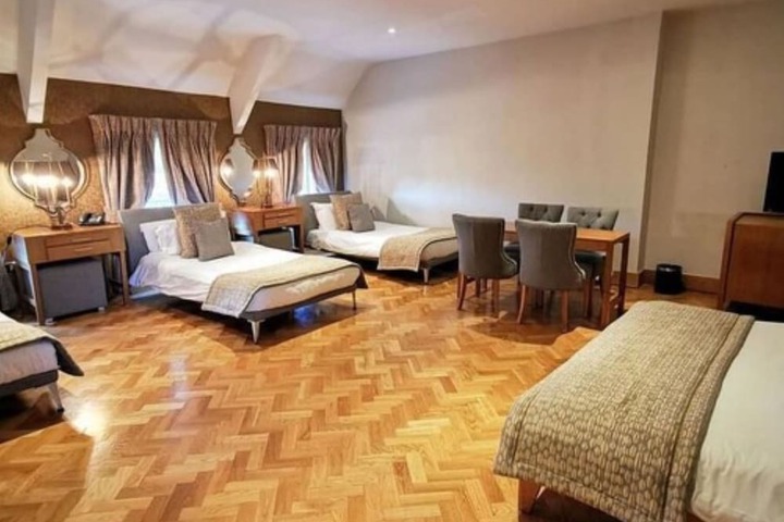 Room 7 of 15