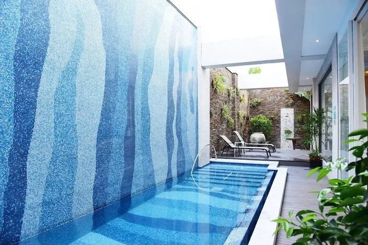 Pool 13 of 16