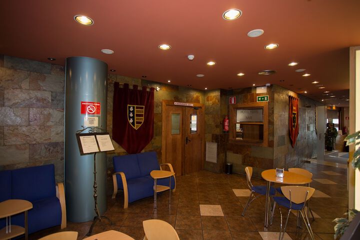 Entrance & Lobby