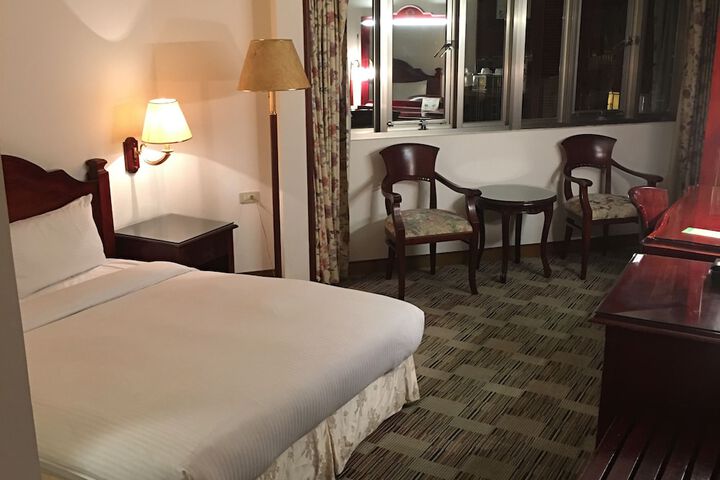 Room 3 of 44