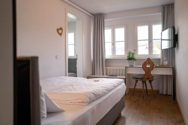 Room 51 of 395