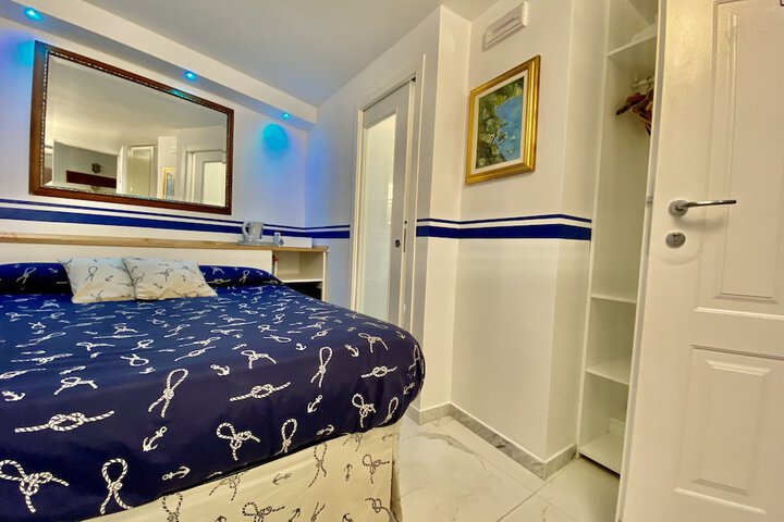 Room 2 of 190
