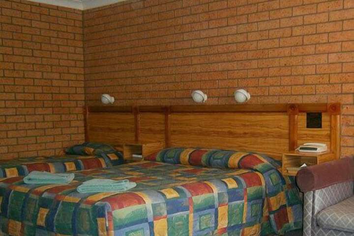 Room 6 of 27
