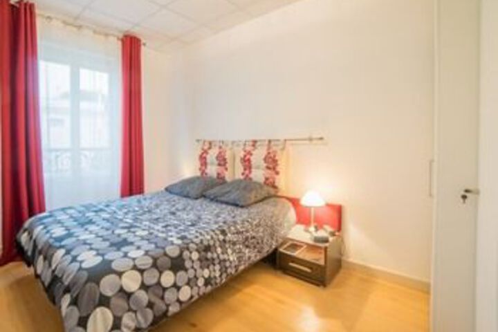 Room 6 of 10