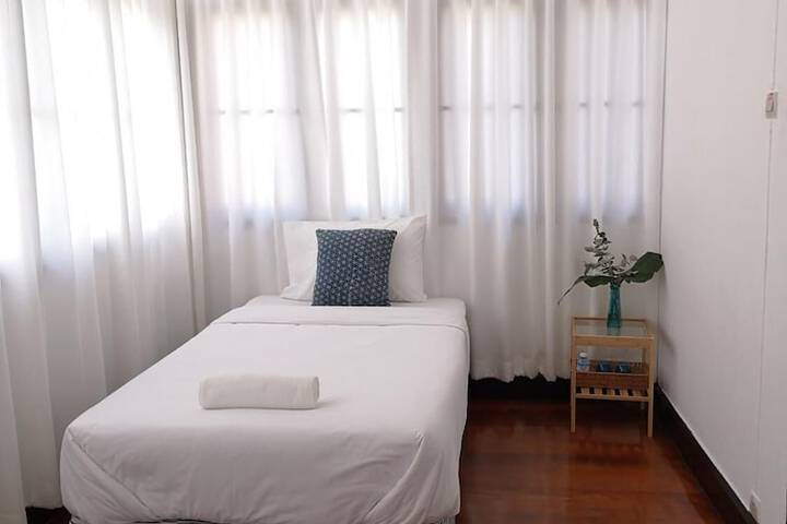 Room 5 of 43
