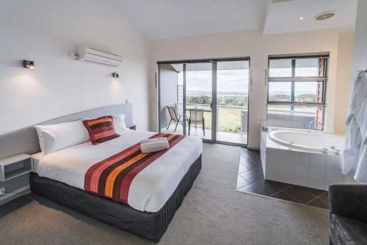 Room 4 of 40