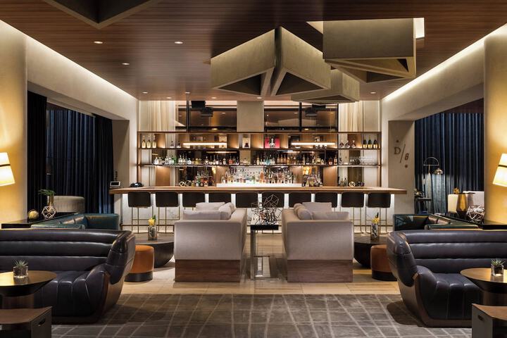 Lounge 84 of 126