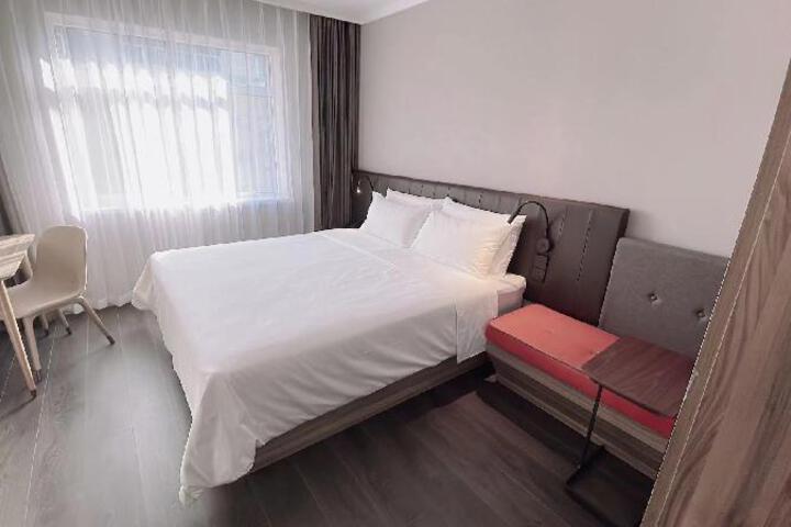 Room 29 of 53