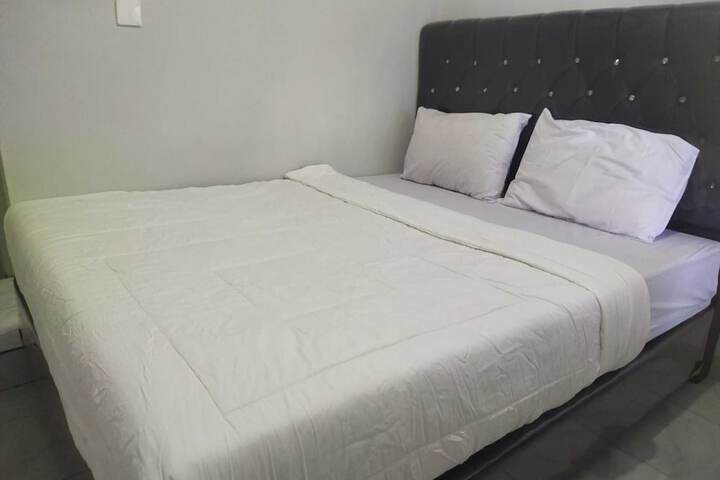 Room 4 of 32