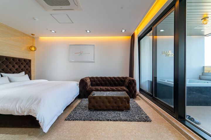Room 6 of 60