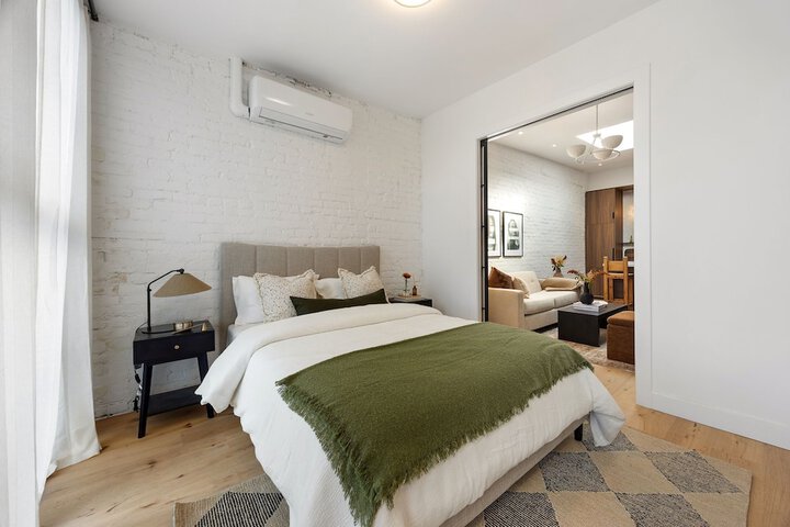 Room 3 of 65