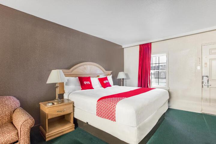 1 King Bed (4 of 11)