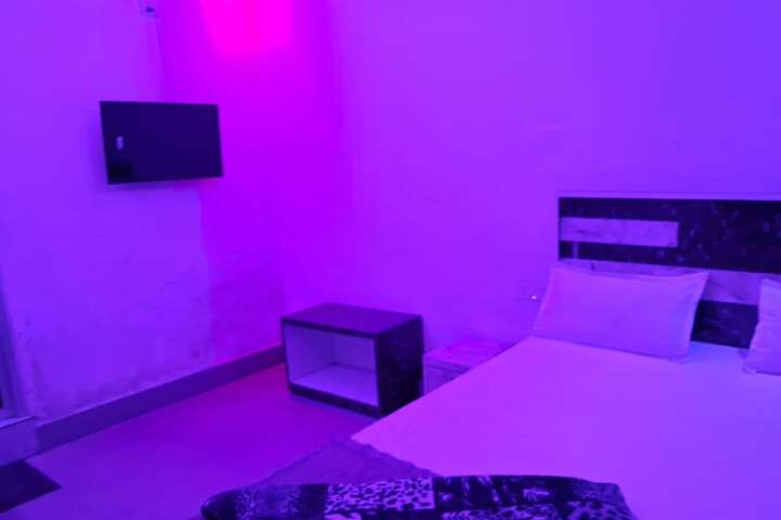 Room 5 of 20