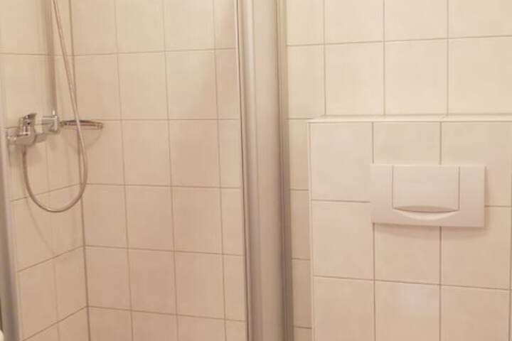 Room 8 of 10