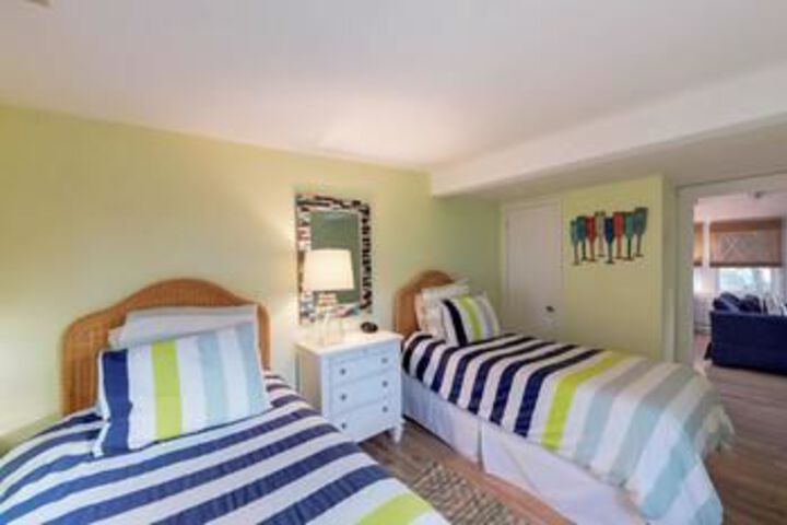 Room 82 of 171