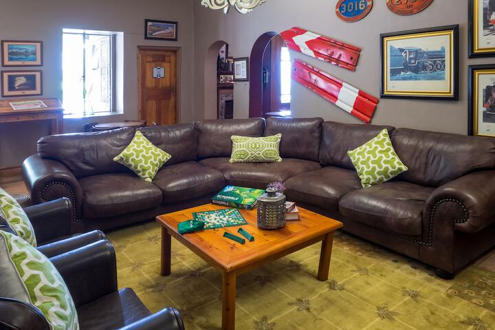 Lounge 55 of 68