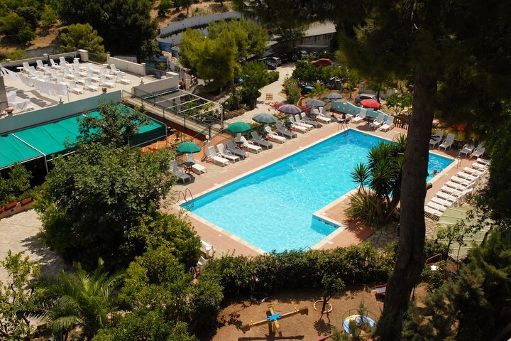 Hotel with Pool