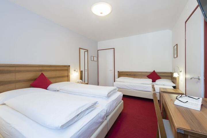 Room 19 of 48