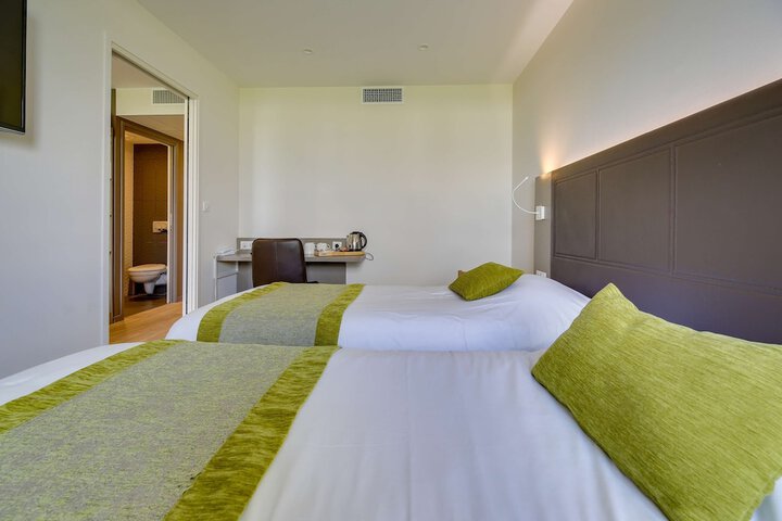 Room 34 of 84