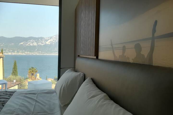 Room 17 of 81