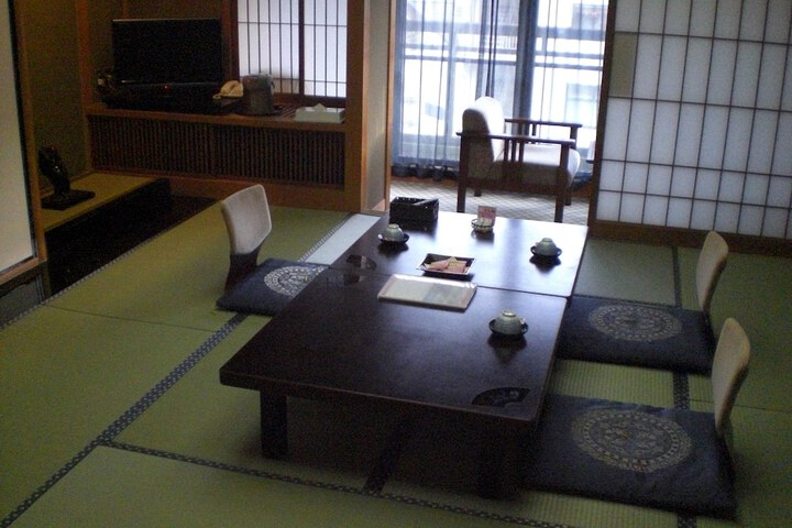 Room 8 of 64