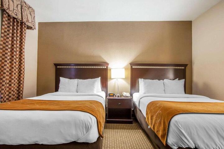 1 King Bed Suite (14 of 15)