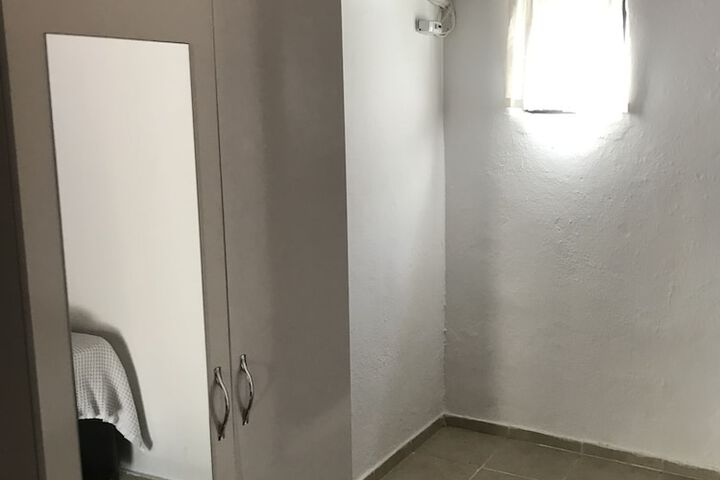 Room 11 of 37