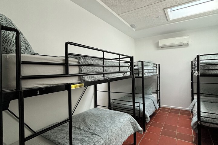Room 10 of 33