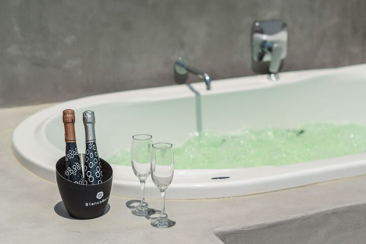 Hot Tub 84 of 123