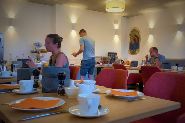 Breakfast/Coffee Service 28 of 35