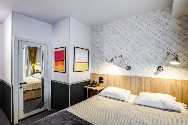 Room 17 of 47