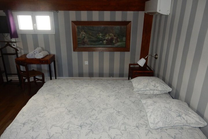 Room 3 of 122