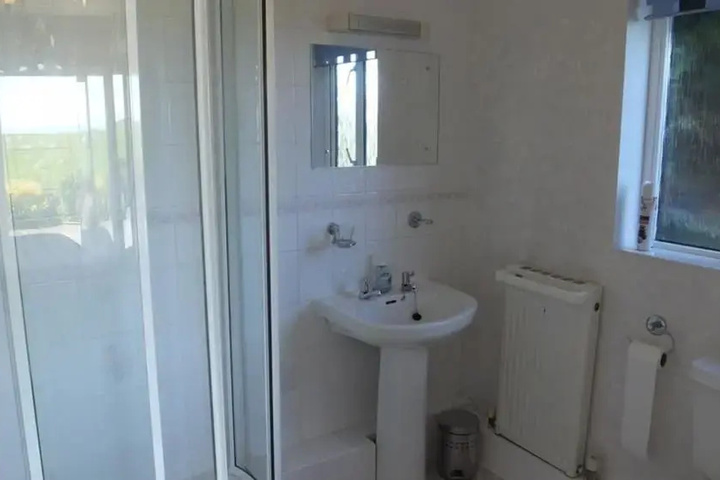 Room 8 of 12