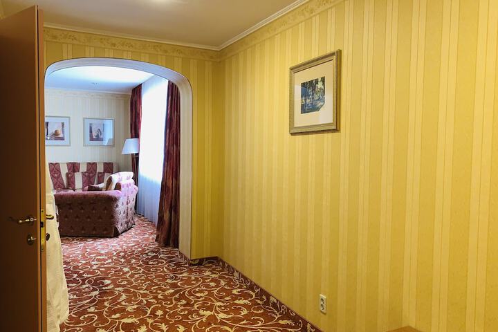 Room 9 of 61