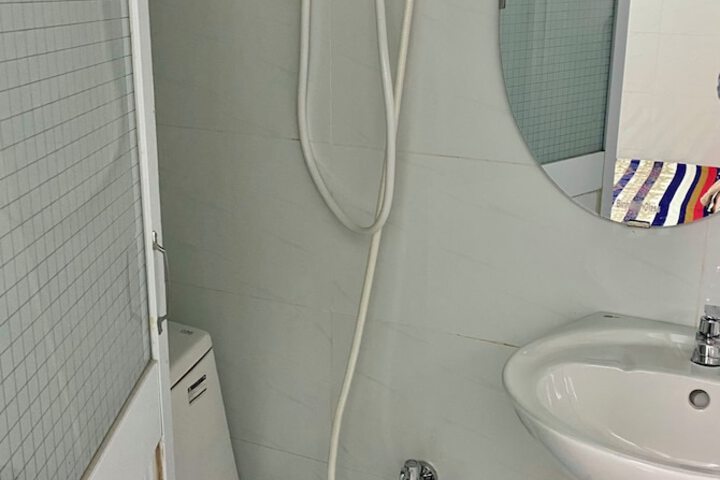 Room 5 of 8