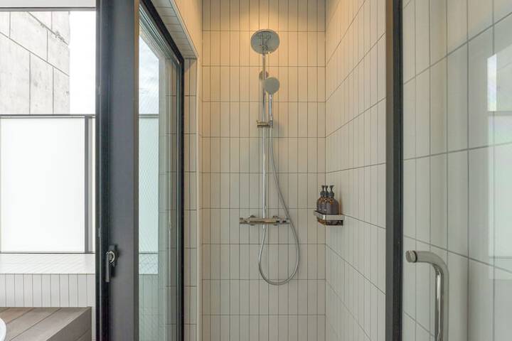 Room 68 of 111