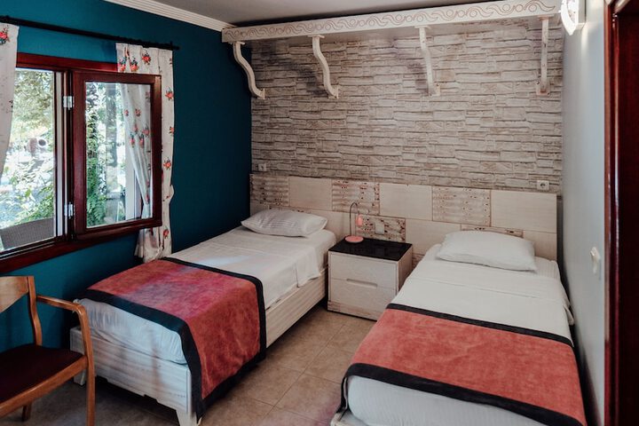 Room 5 of 33