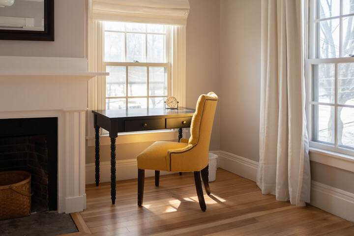 Deluxe Queen Bed (17 of 21)