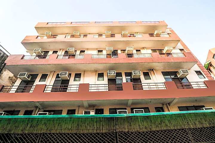 Hotel O Avni Residency