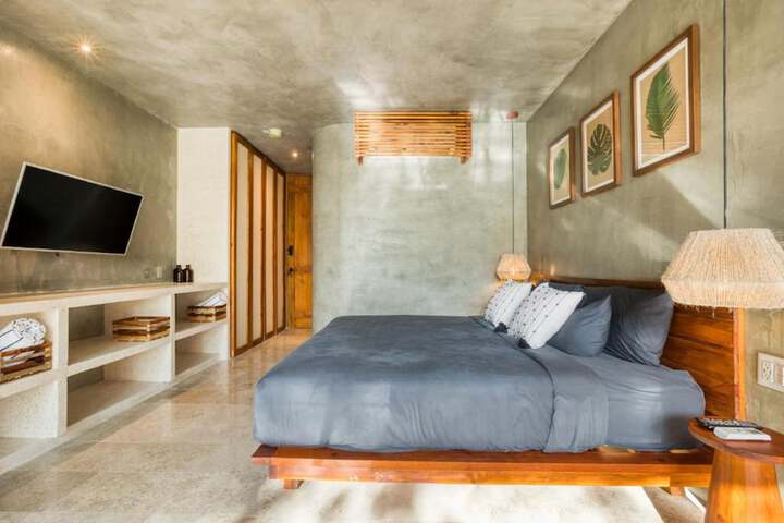 Room 4 of 20