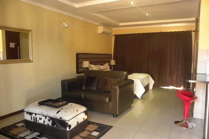 Room 4 of 17