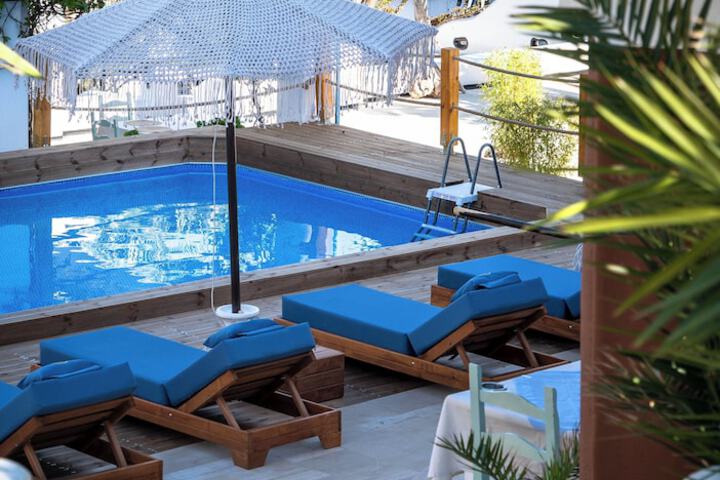Pool 195 of 297