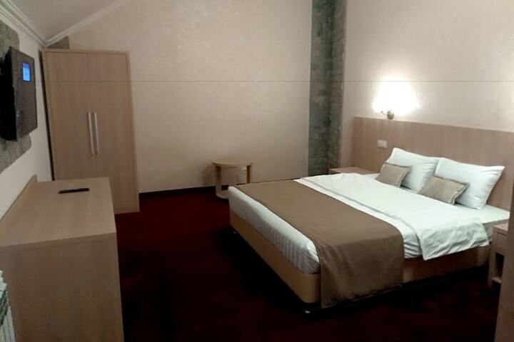 Room 27 of 41