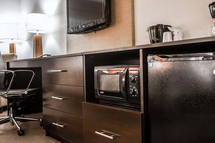 1 King Bed Suite Accessible (4 of 7)