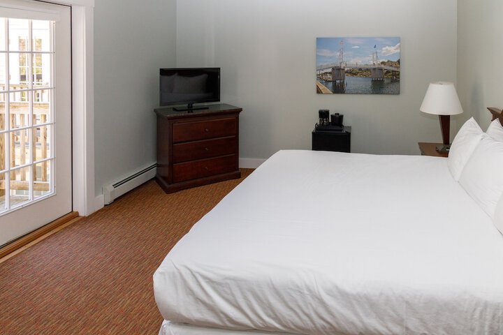 Room 8 of 82