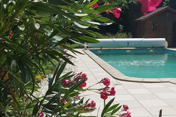 Pool 10 of 24