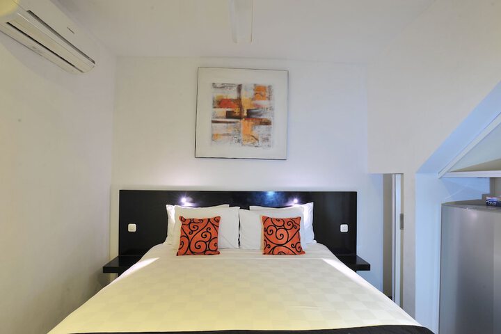 Room 2 of 87